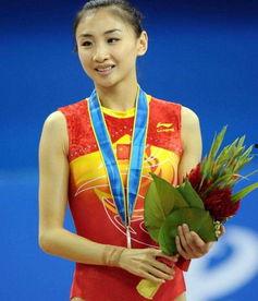 何雯娜最新戀情爆料,甜蜜戀情引網友熱議